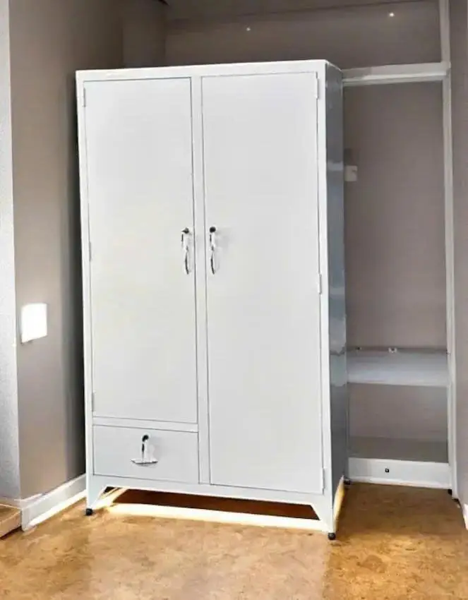 Tủ sắt quần áo